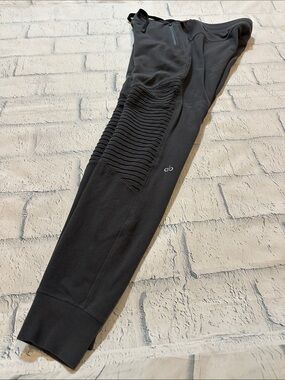 ALO Yoga Black Athletic Joggers with Ribbed Knee Detail